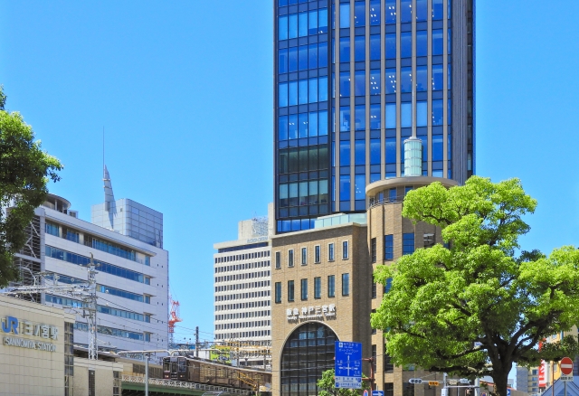 神戸市　阪急神戸三宮駅と街並み