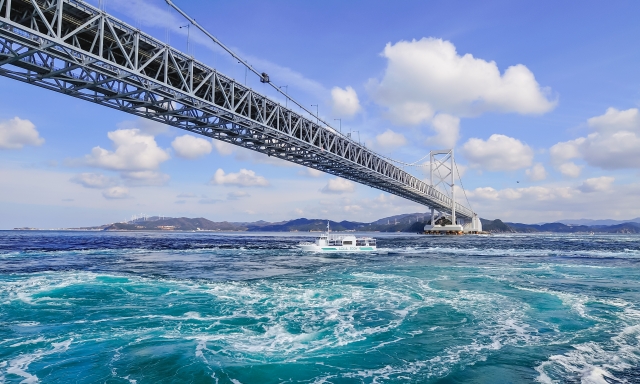 徳島－青空と鳴門海峡