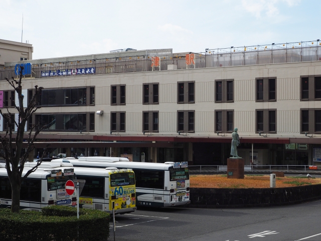 津駅（東口）
